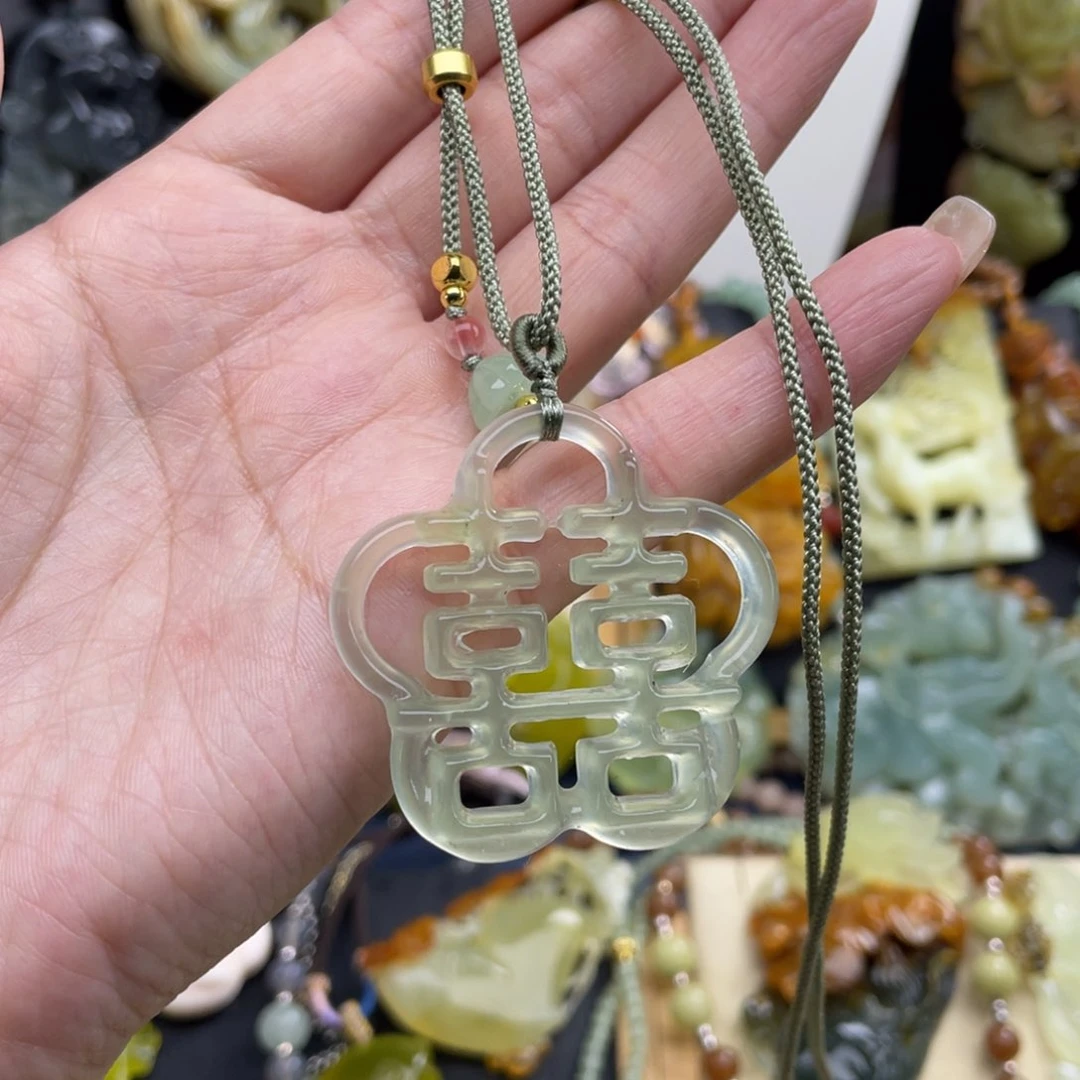 蛇纹石玉未镶嵌颈饰