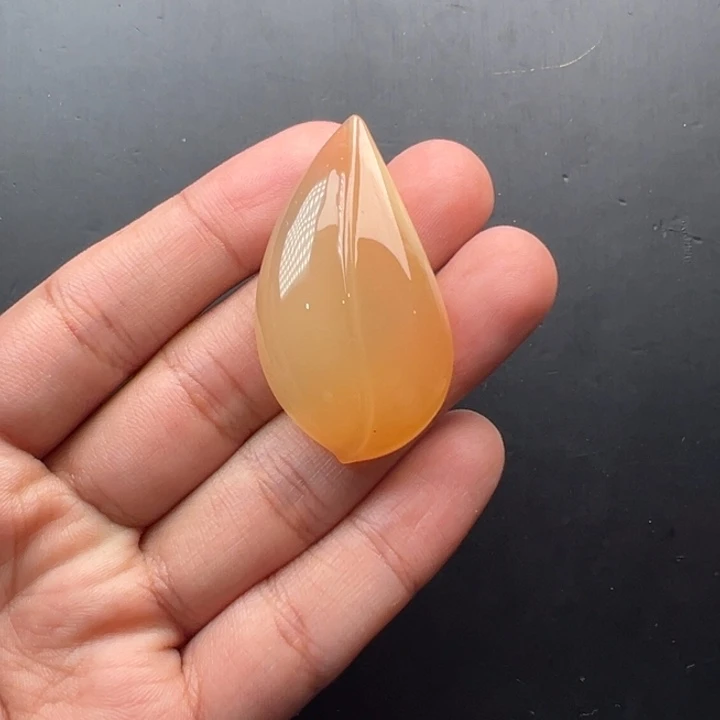 石英质玉（黄龙玉）未镶嵌颈饰