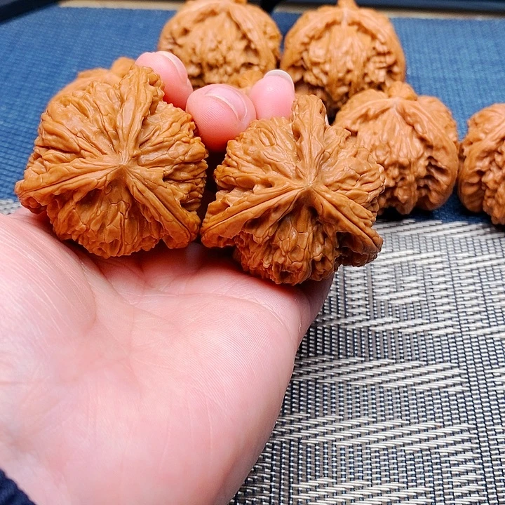 天***乐文玩核桃吊坠三棱