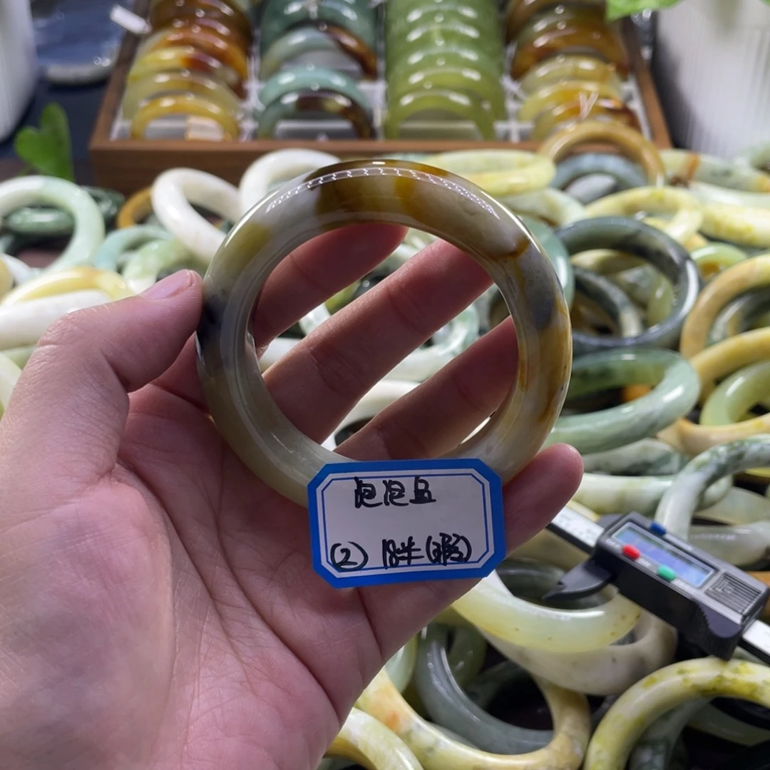 泡***鱼蛇纹石玉未镶嵌手镯