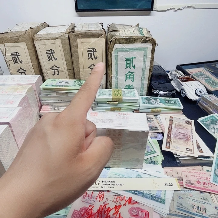 阿强直播间点1整刀百连号金腰带