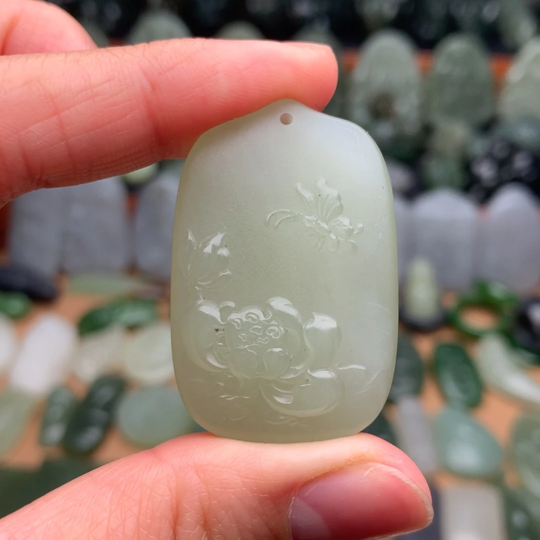 和田玉颈饰未镶嵌挂件73有瑕