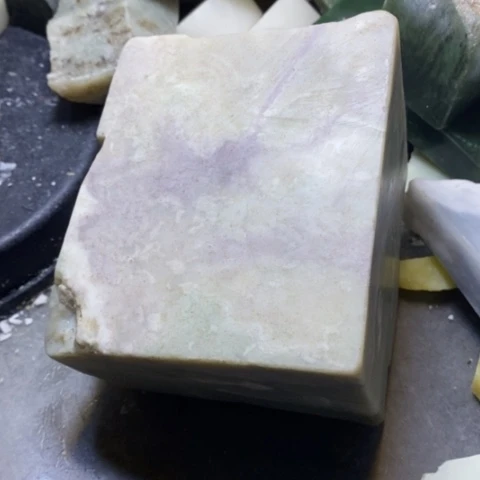 透闪石质玉未镶嵌挂件红*印