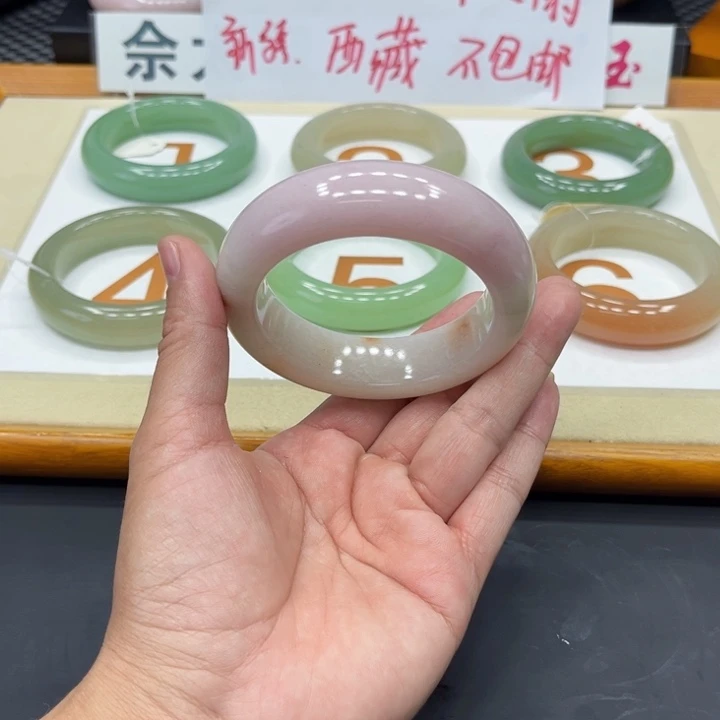 未镶嵌手镯石英质玉樱*