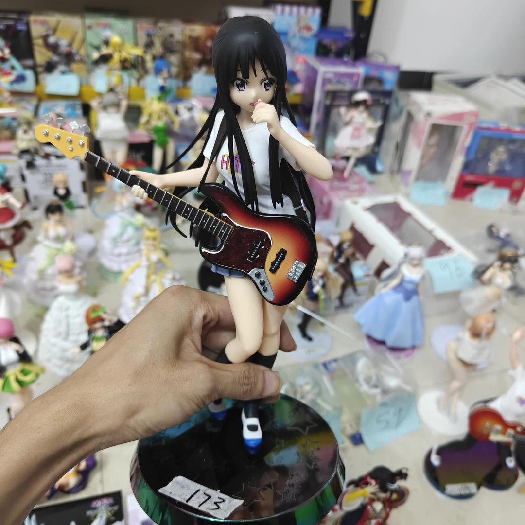 正版无盒 轻音少女 秋山澪 吉他 景品手办 【缺麦克风】