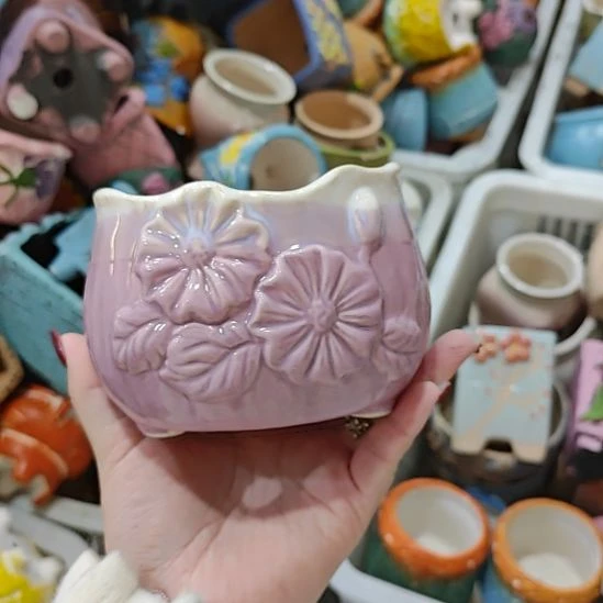 当场拍满15元发货不凑不发，花盆盆口不方不圆有针孔黑点是正常的，