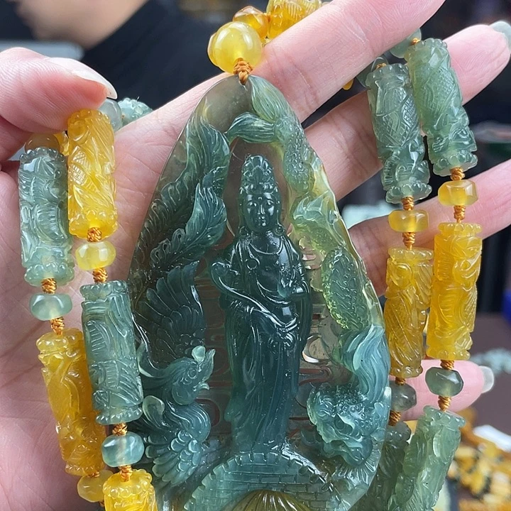 蛇纹石玉未镶嵌颈饰
