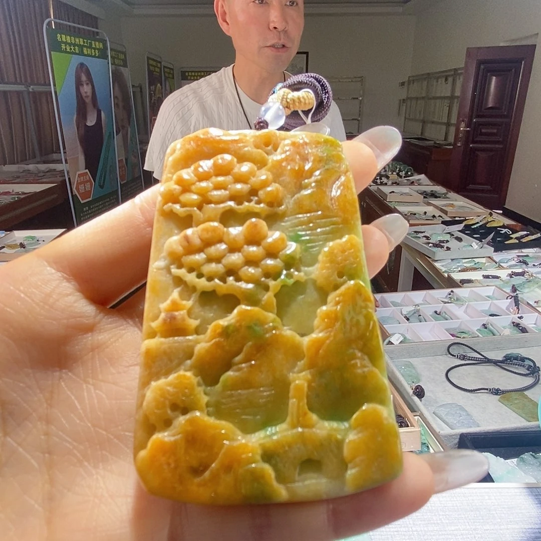 翡翠未镶嵌颈饰一