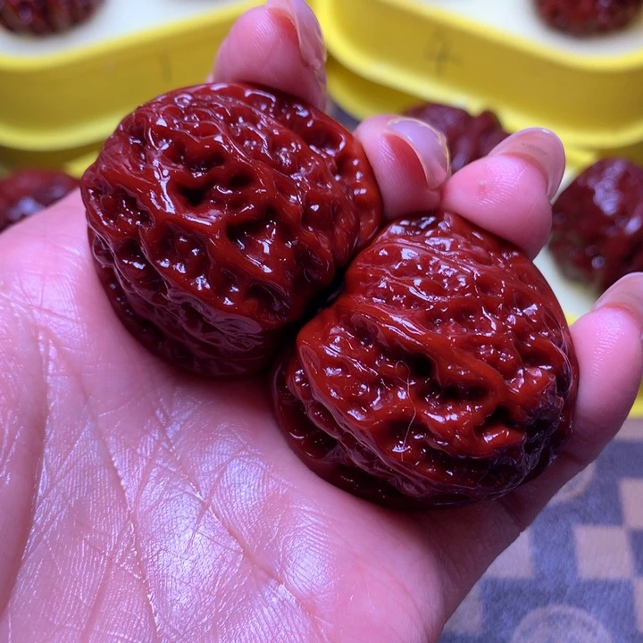 文玩核桃吊坠三角白狮子38