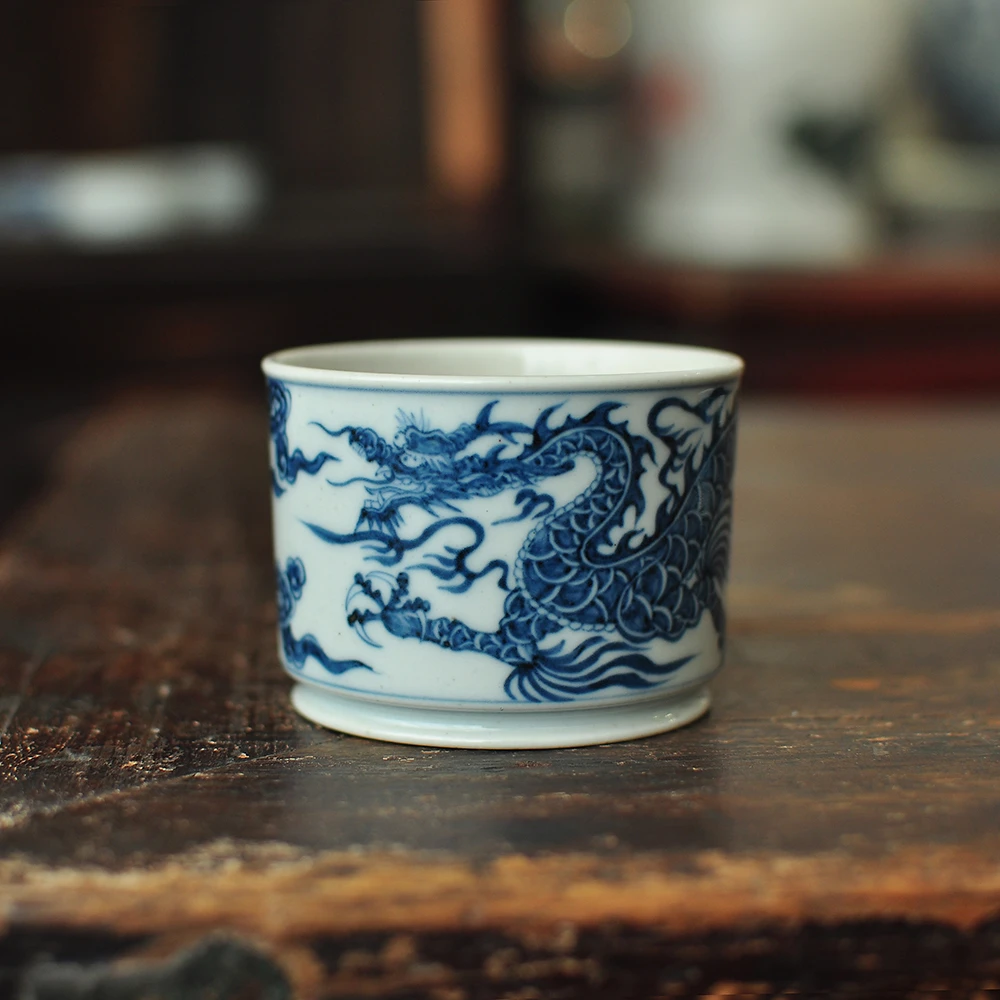 景德镇手工手绘高温釉下青花仿元霸王铠甲龙纹小容天杯满容150ml