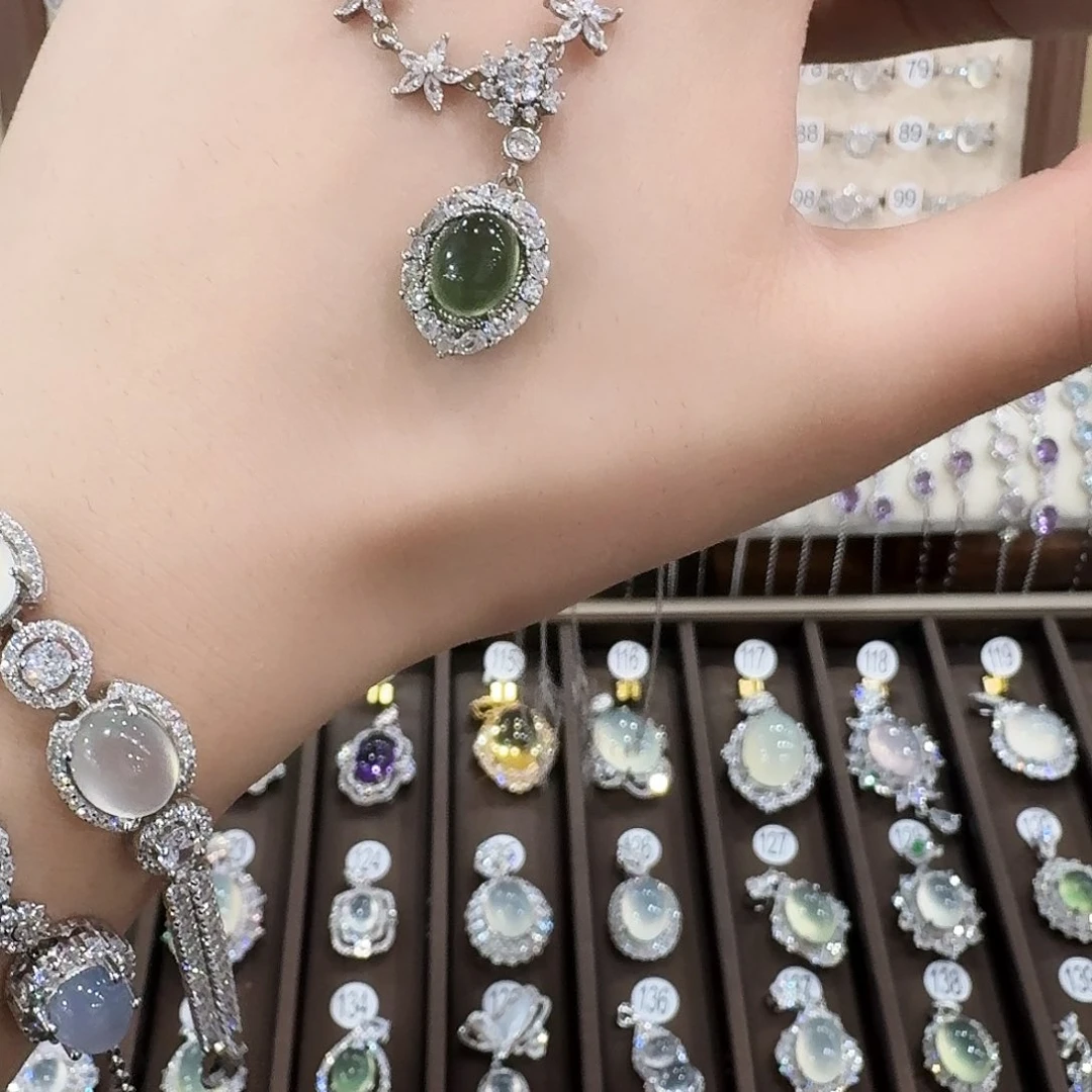 岫玉银S925镶嵌颈饰河****娇