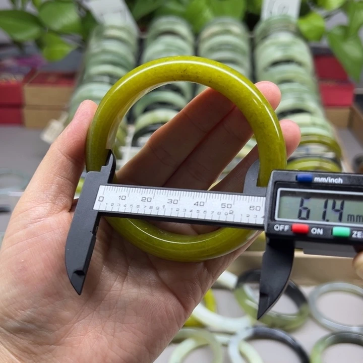 蛇纹石玉未镶嵌手镯18