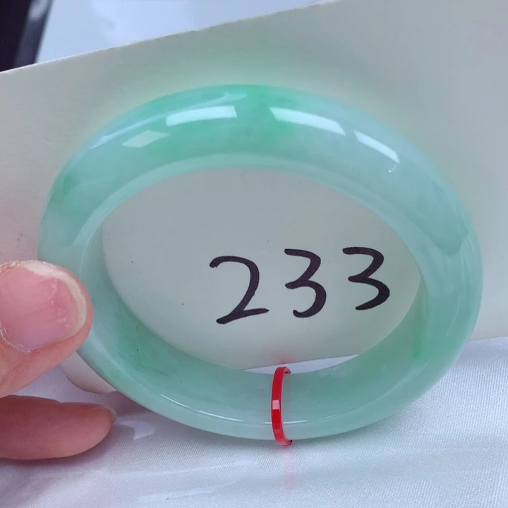 翡翠手镯未镶嵌翡翠