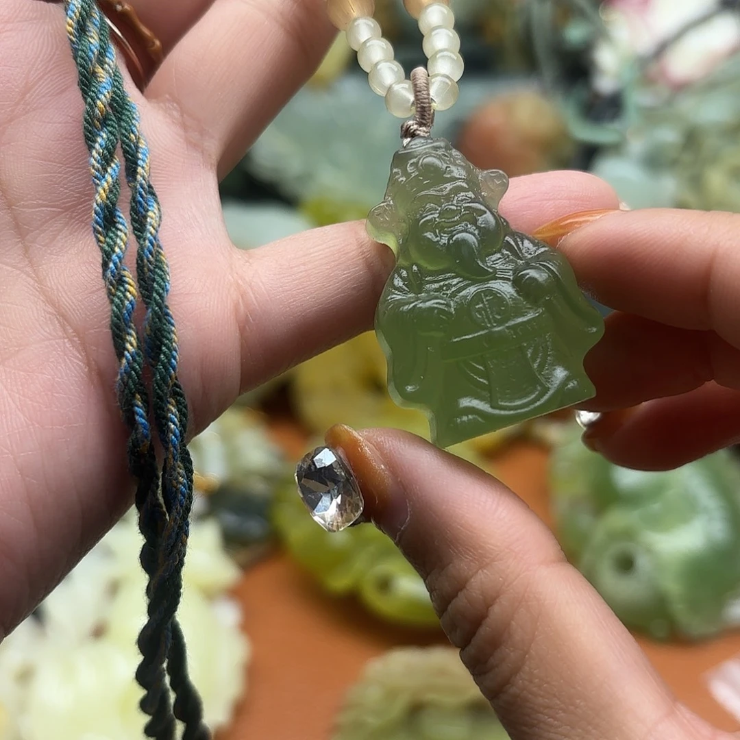 蛇纹石玉未镶嵌吊坠