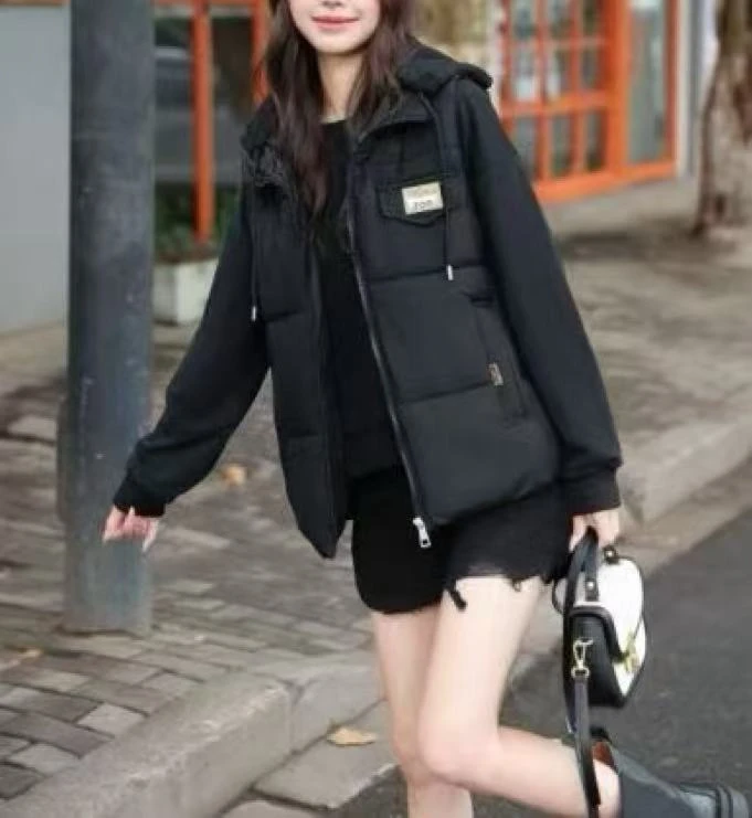 【慧姐】8021时尚减龄个性黑色马甲女