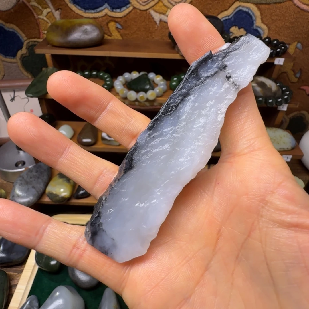 和田玉未镶嵌把件