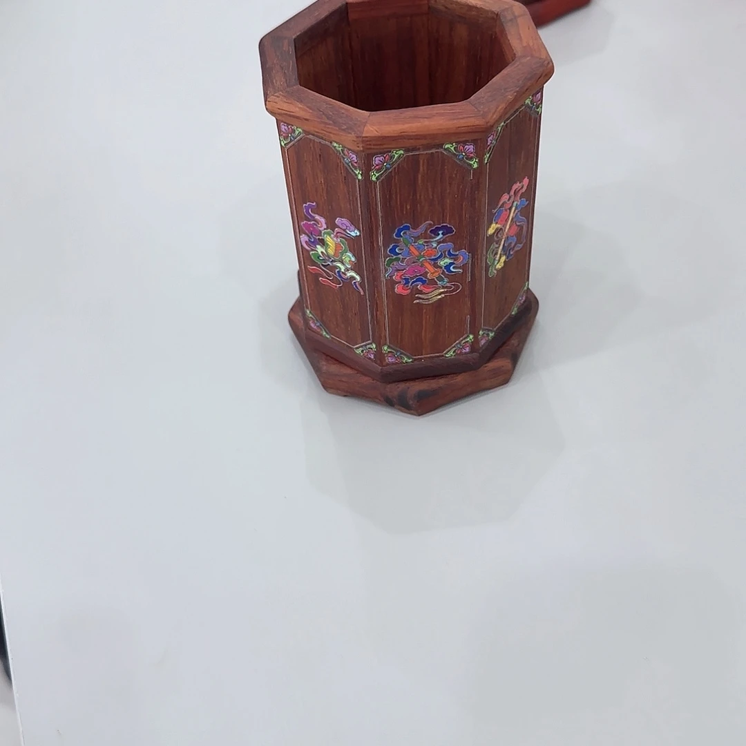 端景台紫檀木类八仙笔筒