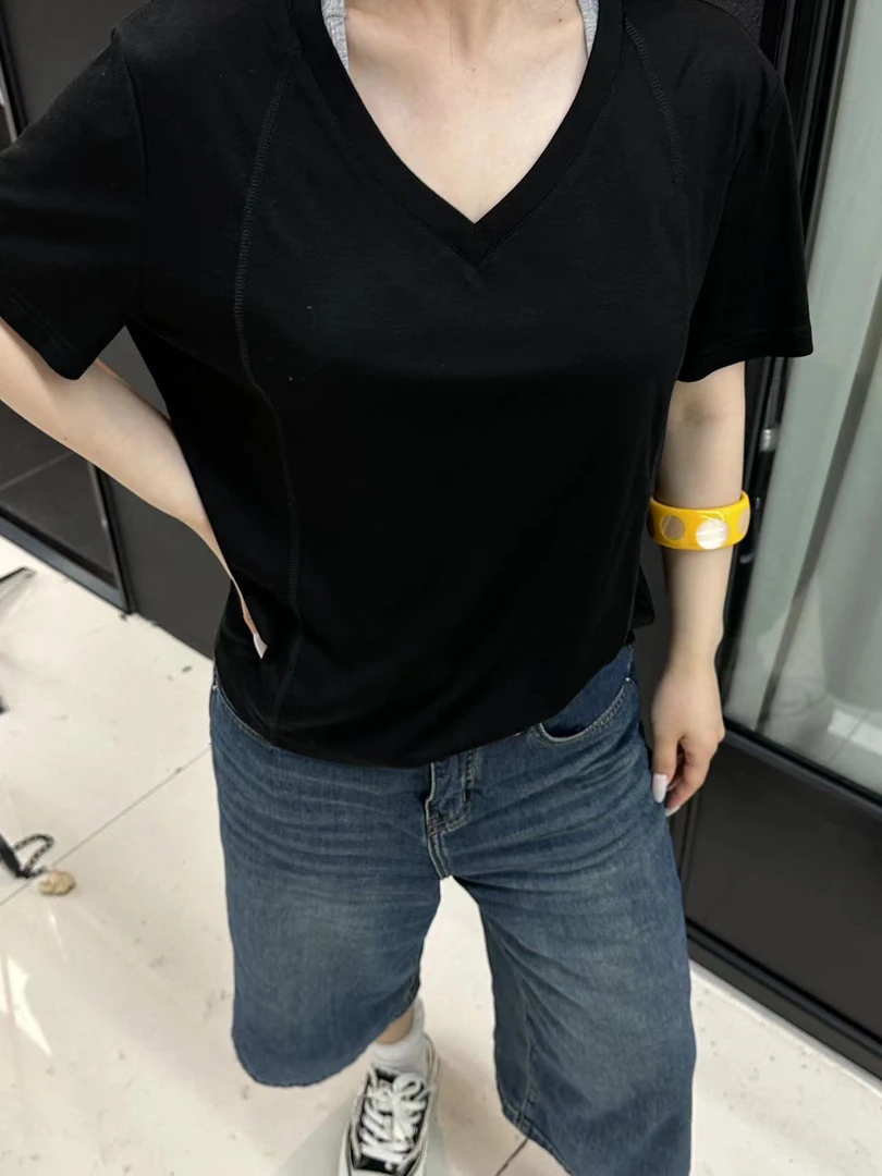 8939两条线短袖休闲风V领T恤