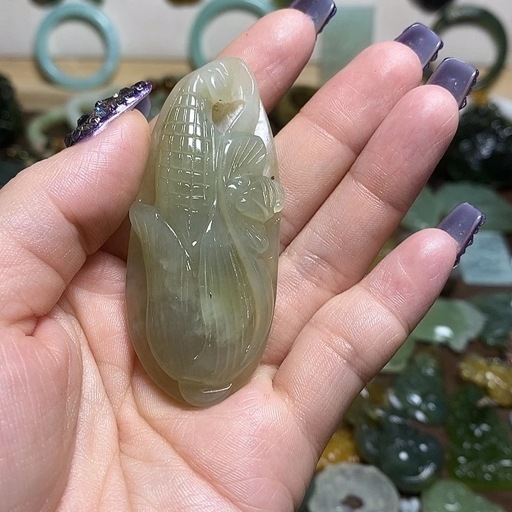 蛇纹石玉吊坠未镶嵌