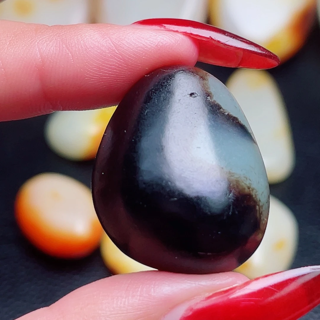 周***，和田玉未镶嵌珠宝奇石