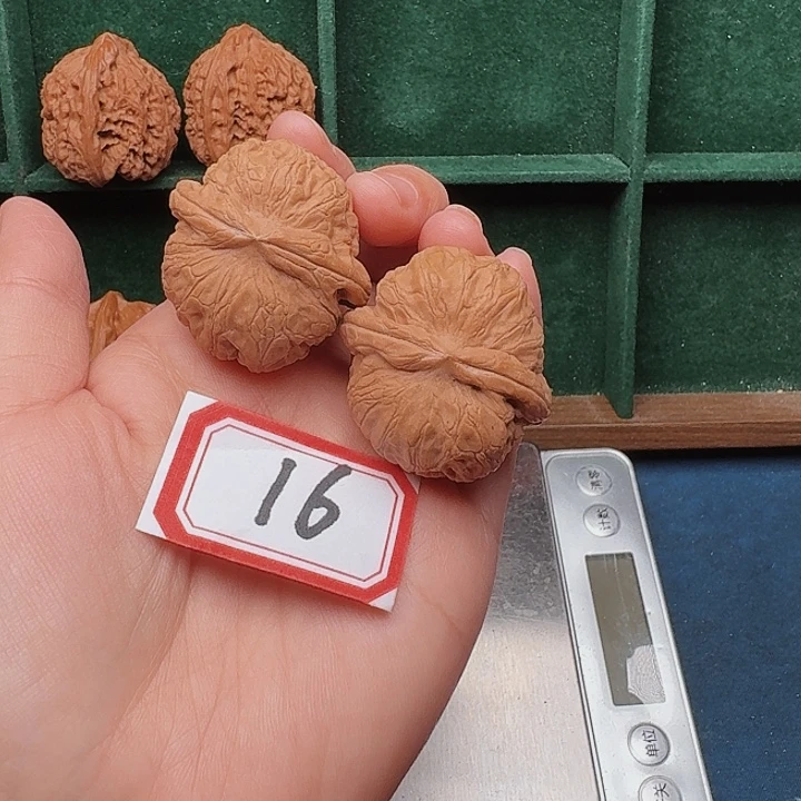 文玩核桃吊坠全品38尺元宝