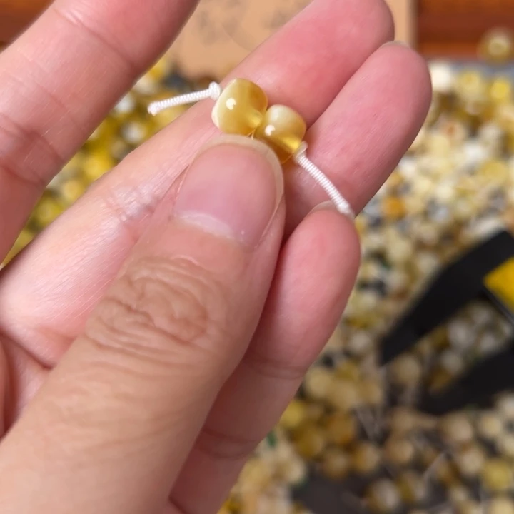 蜜蜡未镶嵌裸石7.5mm一对