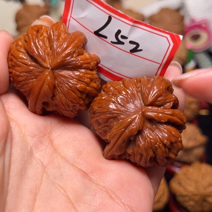 文玩核桃吊坠37全品白狮子犀牛角52