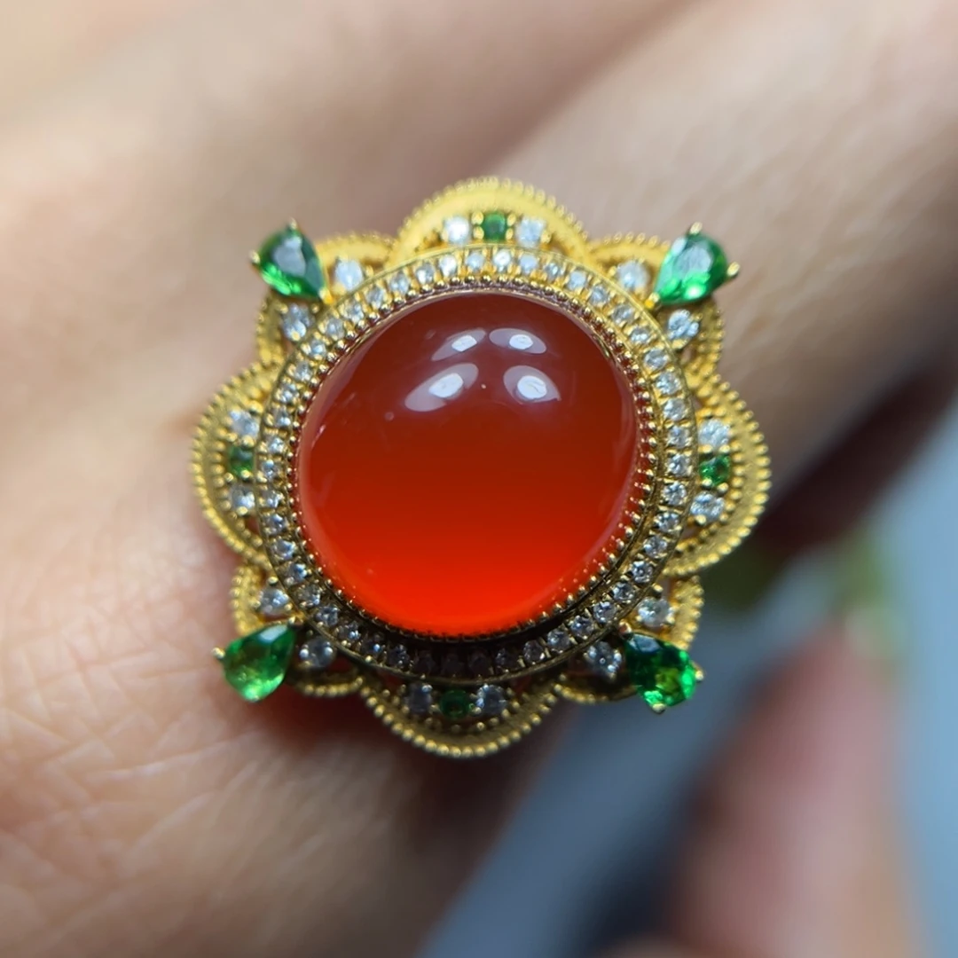 南红玛瑙冰红戒指18K金镶嵌