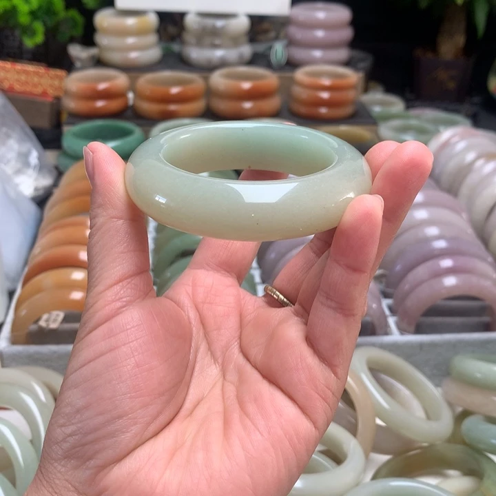 石英质玉（佘太翠）未镶嵌手镯52