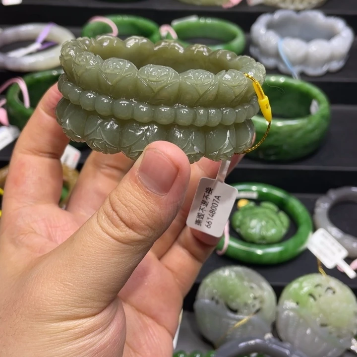 和田玉手镯57圈口 编号129未镶嵌肖*