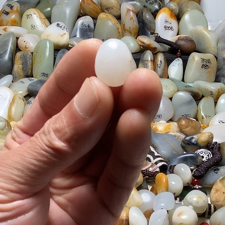 和田玉未镶嵌颈饰吊坠