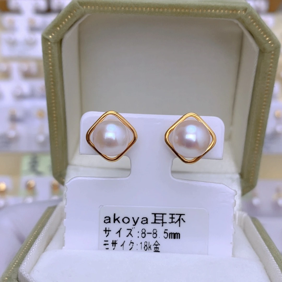 18K金镶嵌海水珍珠耳饰