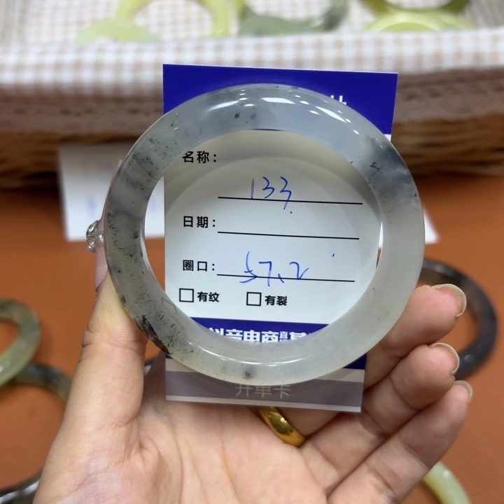 未镶嵌岫玉手镯天然