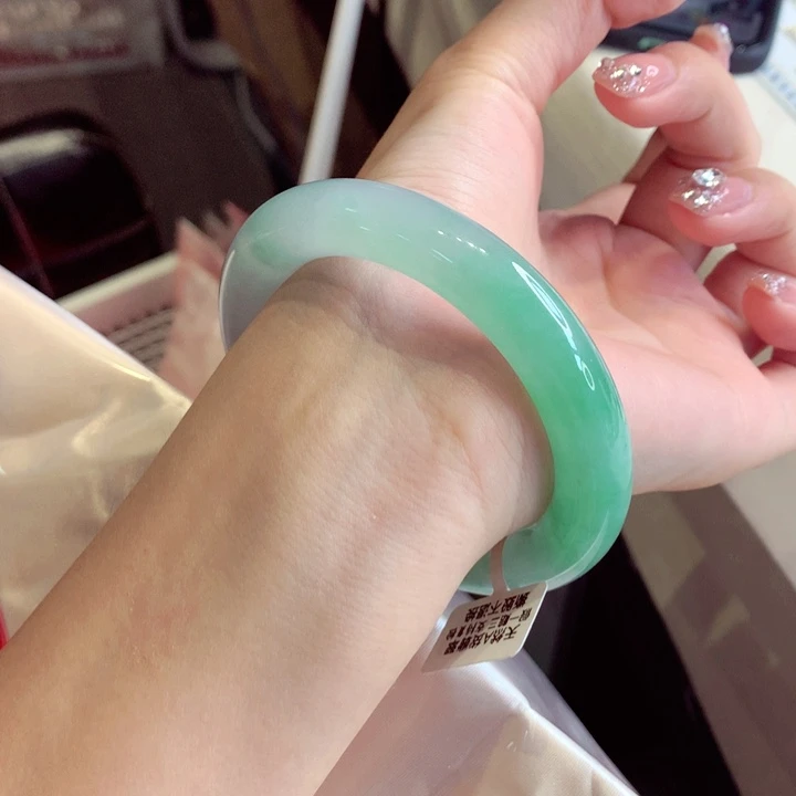 未镶嵌手镯翡翠白冰飘甜绿56号圆条77