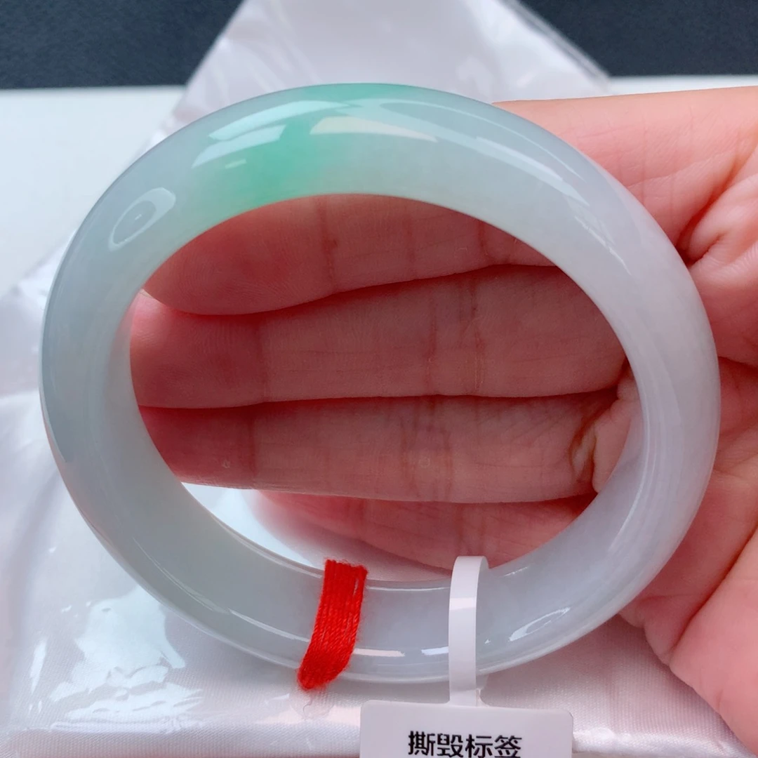 翡翠未镶嵌手镯57圈 细糯化飘抹果阳绿轮胎镯完整推荐