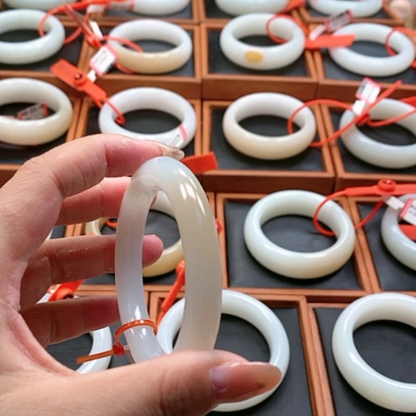 【闪购商品】未镶嵌手镯和田玉