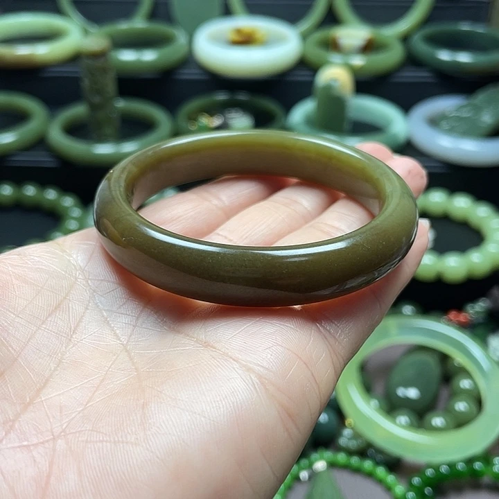 和田玉（糖玉）未镶嵌手镯