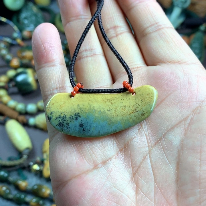 吊坠(赠链)未镶嵌岫岩河磨玉（透闪石质玉）