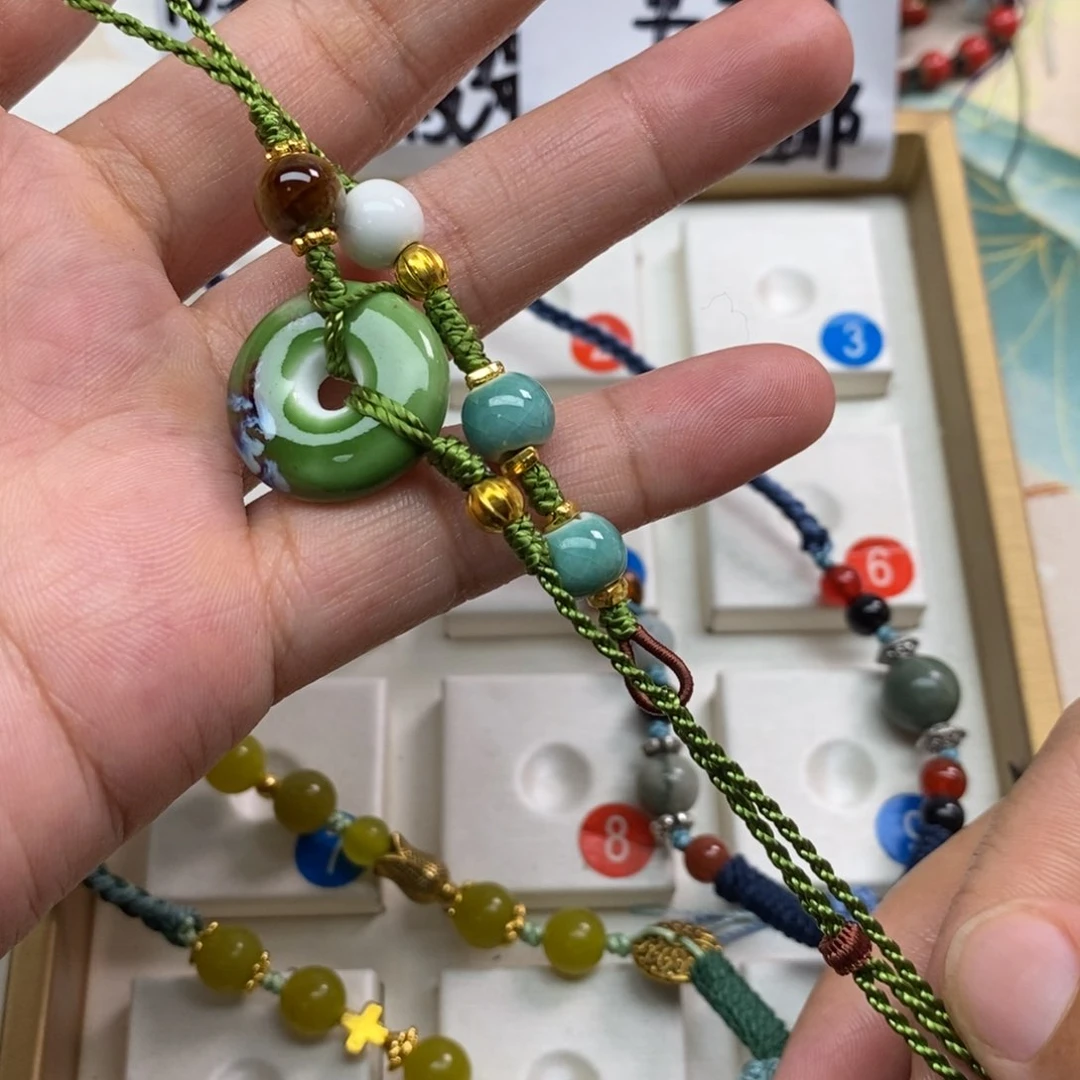 蛇纹石玉未镶嵌颈饰