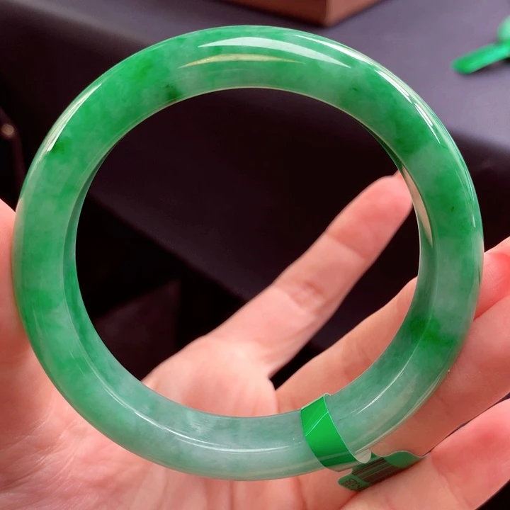 *****翡翠手镯未镶嵌翡翠