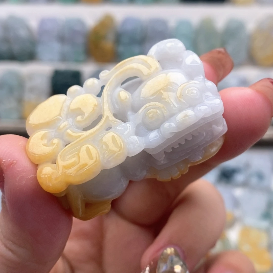 翡翠吊坠(赠链)未镶嵌