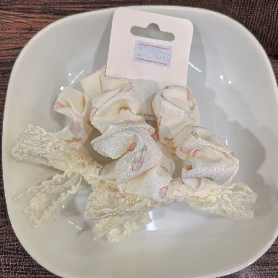 少女头饰！两个混装！小肠圈蕾丝发绳。手工精致！网红时尚甜美白色