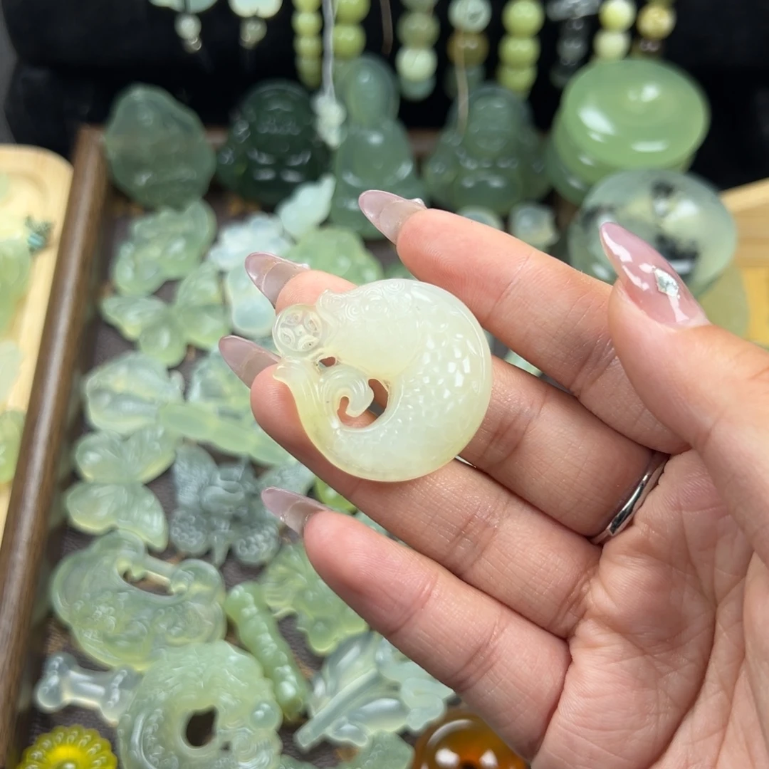 蛇纹石玉未镶嵌颈饰不配绳