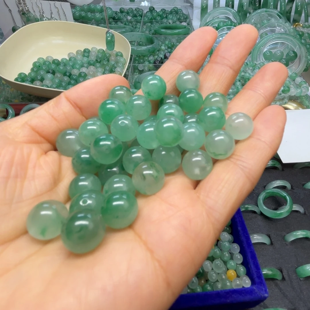 陆***辰石英质玉（非洲翠）未镶嵌散珠卡10珠子一份6颗
