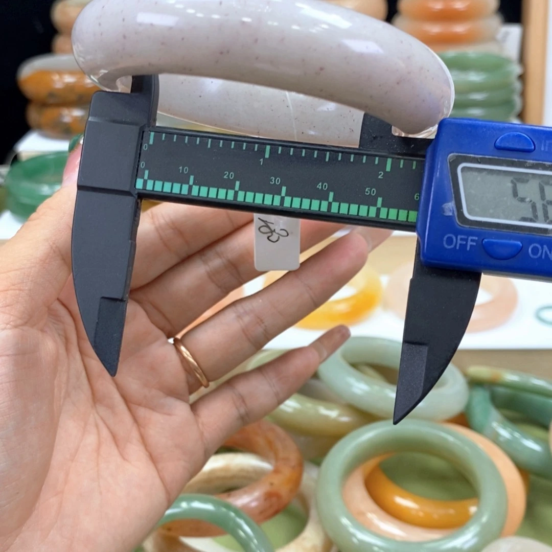 石英岩玉手镯未镶嵌