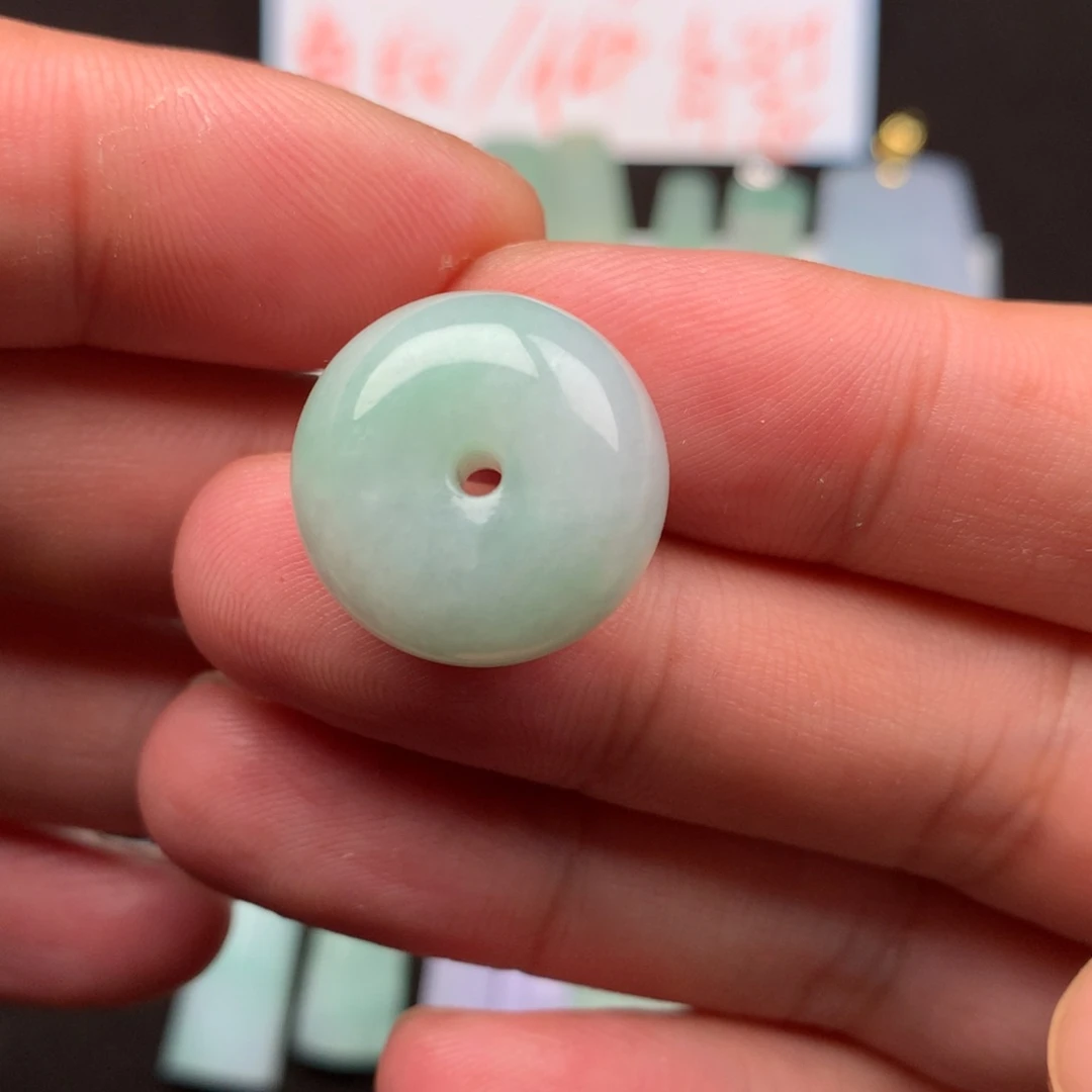 颈饰未镶嵌翡翠?****