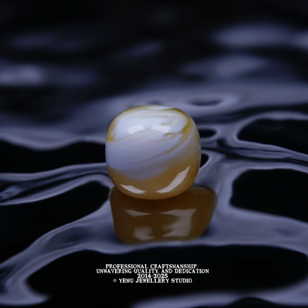 D1（11.1mm）11毫米漆瓷白溶洞拉丝 一物一拍 天然俄料琥珀蜜蜡