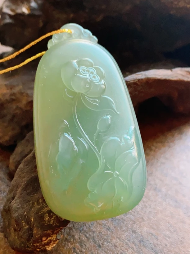 天然和田玉晴水料花开富贵吊坠