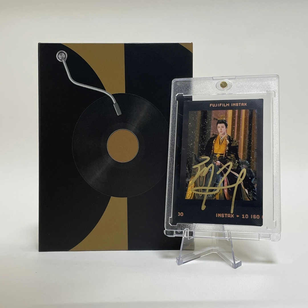 A7031【刘宇宁】黑胶 正品签名3寸拍立得照片