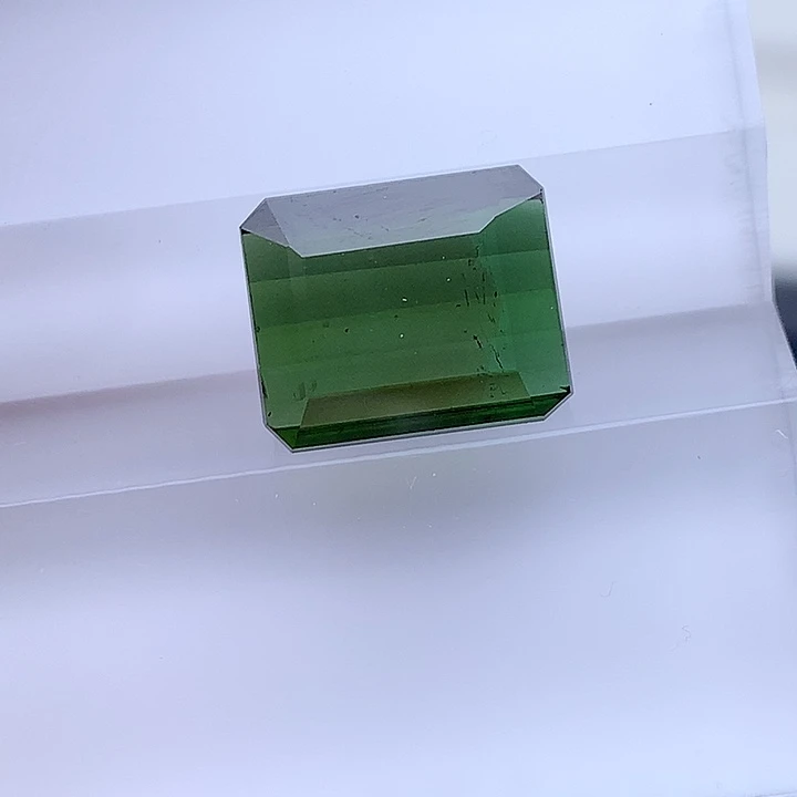 碧玺未镶嵌珠宝半成品5.72克拉